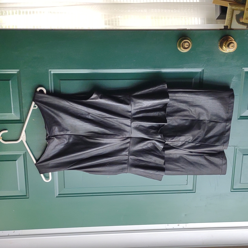 Little black Dress - Picture 2 of 4